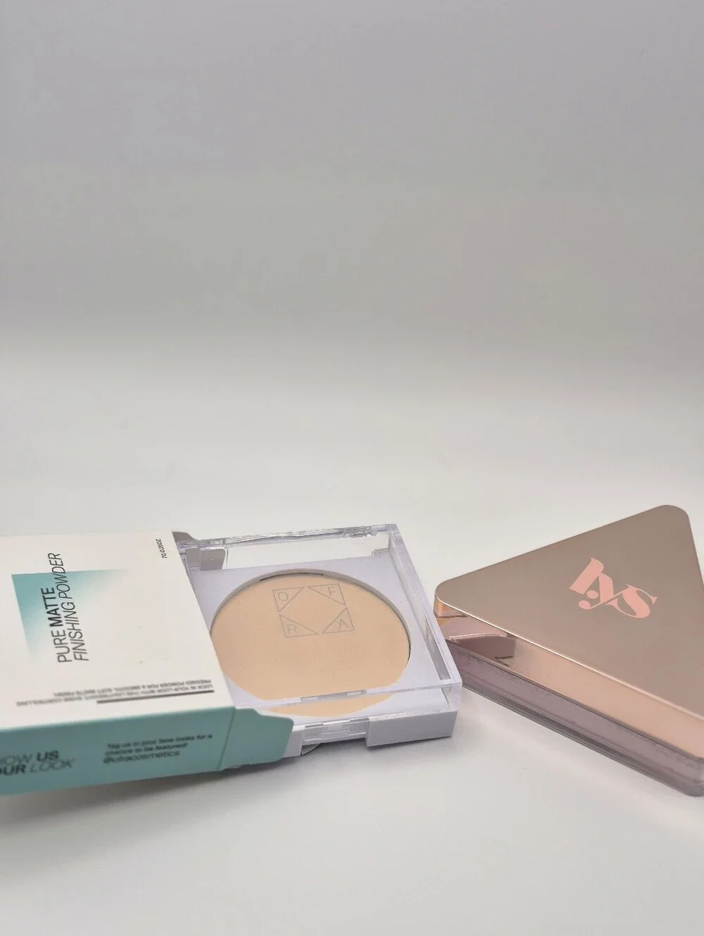 OFRA Pure Matte Finishing Powder Light + LYS Triple Fix Setting Powder Pink Bund